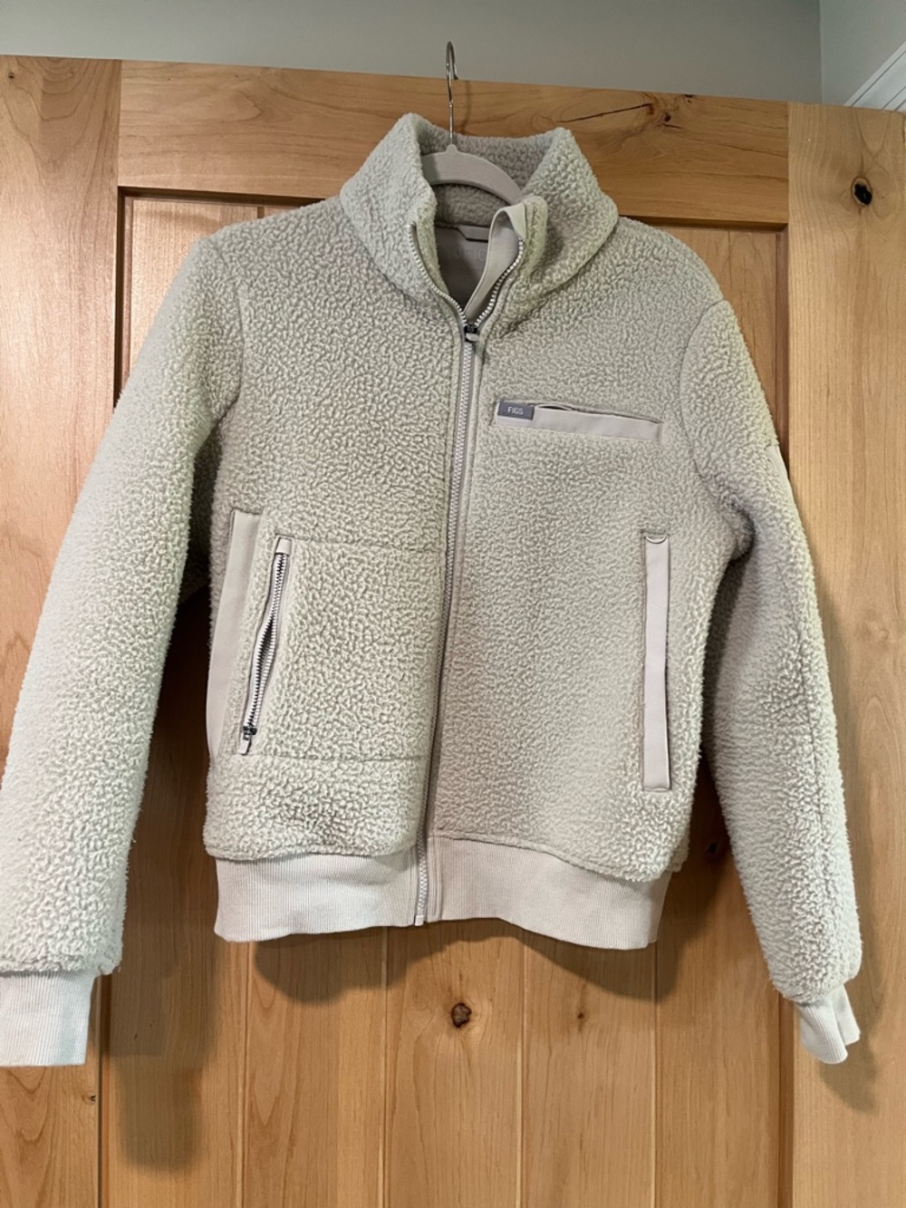 Figs On-Shift Sherpa Zip-Up Jacket in Ivory Size Small